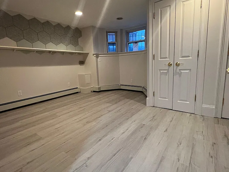 571 E Broadway #1 — Photo 9
