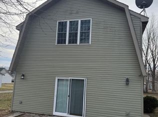 112 W Grand Ave, Owaneco, IL
