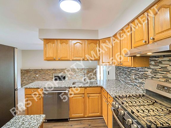 5th image of 24945 Orchid St