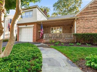 17 Robert Rd, Bayville, NY 11709