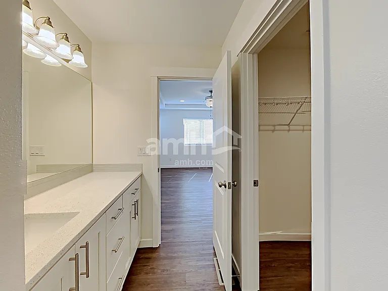 1011 NE 12th Cir — Photo 11