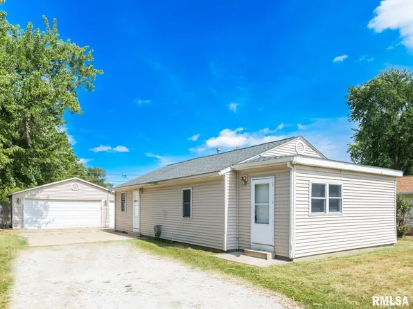 303 Powers Ave, Pekin, IL 61554