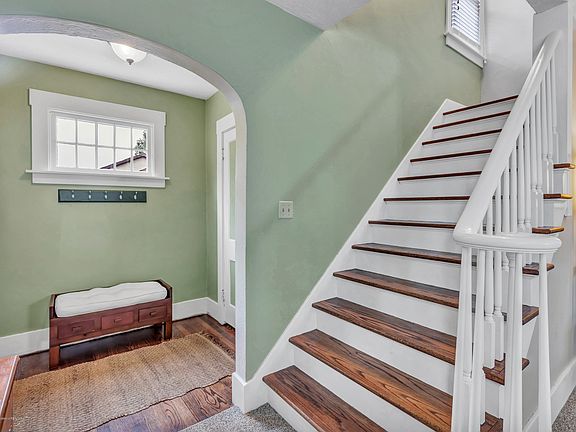 5th image of 1527 W Ottawa St
