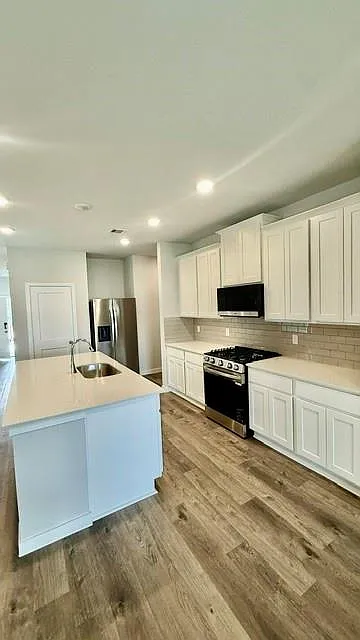 3 bed, 2.0 bath, 1388 sqft, $2,200 — Photo 3