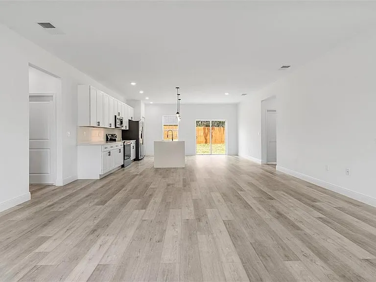 324 Marion Oaks Trl — Photo 5