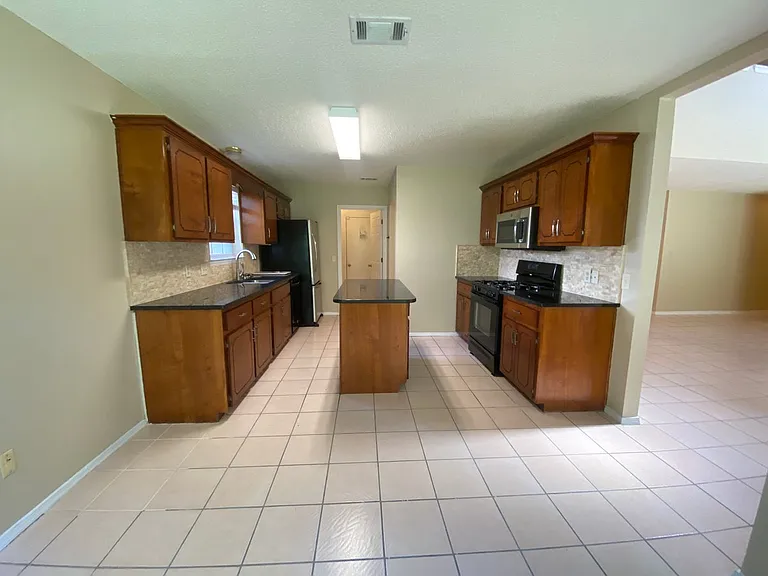 24 Neptune Dr — Photo 19