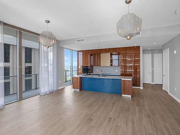 4th image of 2655 S Bayshore Dr #1212
