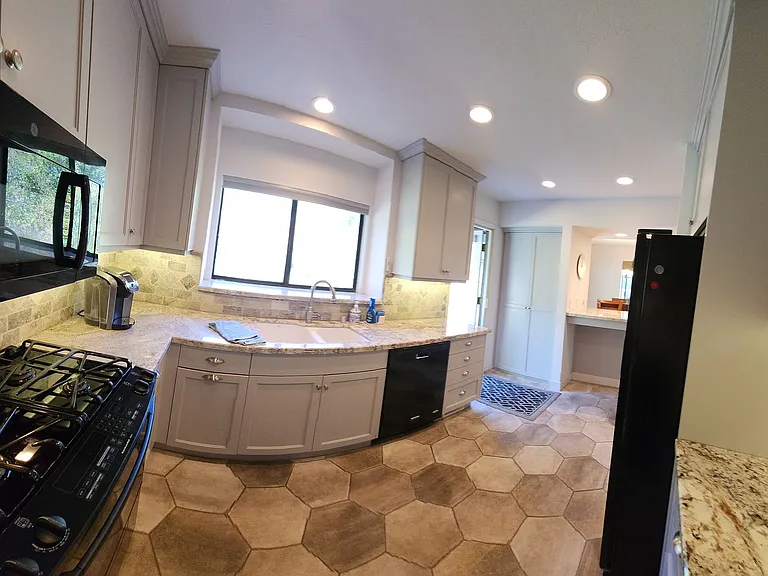 270 E Foothill Blvd — Photo 28