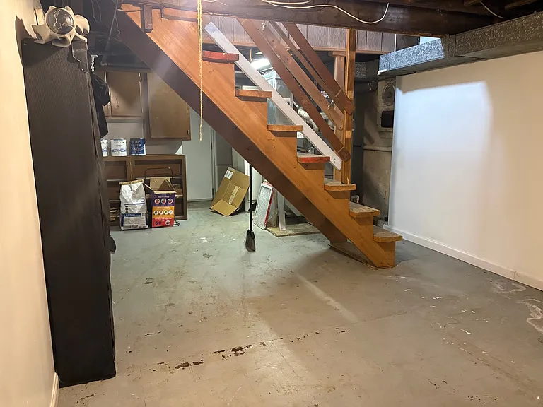 639 Martins Ln — Photo 16