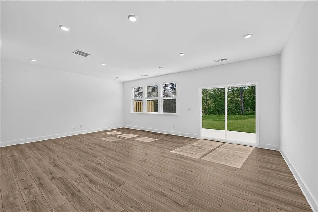 3 bed, 2.5 bath, 1825 sqft, $2,475 — Photo 3