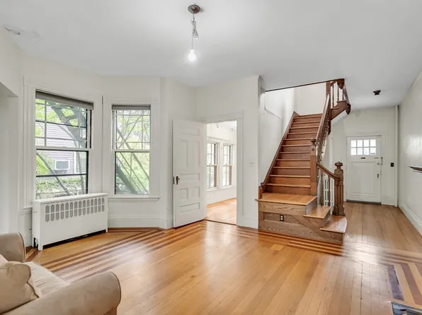 16 Harris St, Brookline, MA 02446