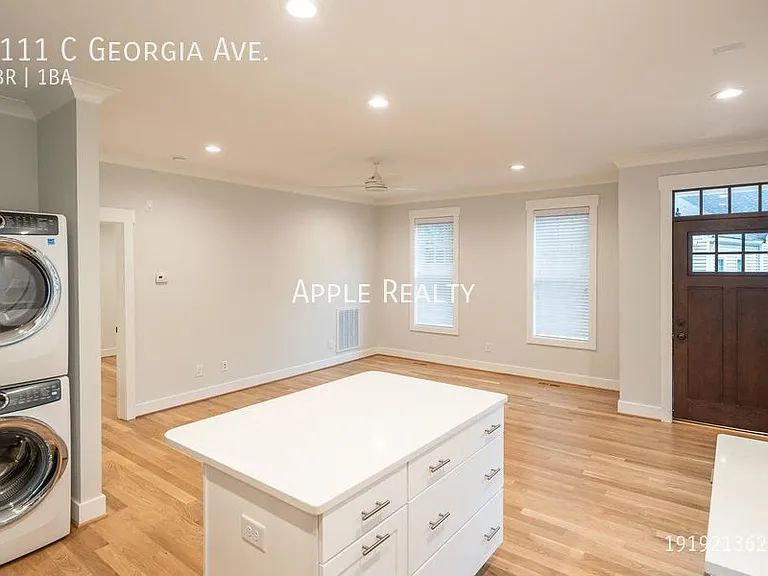 1111C Georgia Ave — Photo 5