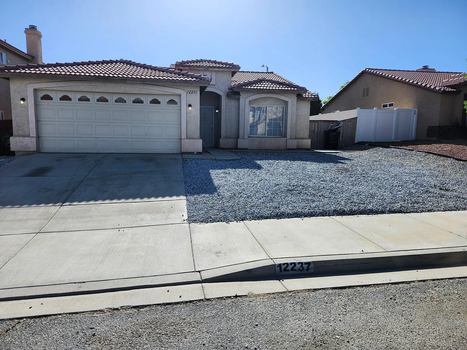 3 bed, 1393 sqft, $2,100 — Photo 1
