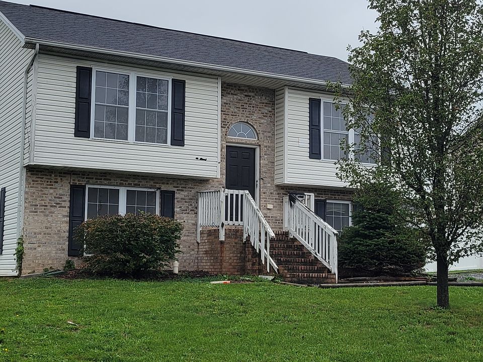 1st image of 115 Clara Ct