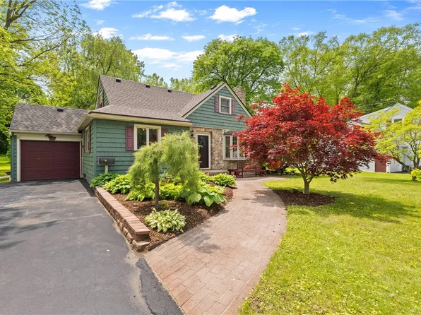 31 Rowley Dr, Rochester, NY 14624