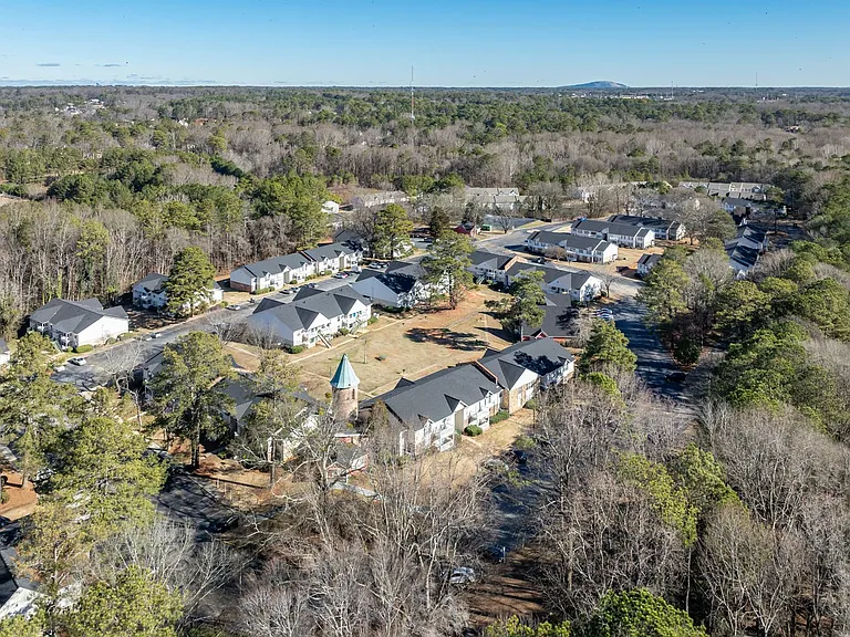 Castle Creek Apartments: Welcome Home to Comfort and Premier Living in Decatur, GA — Photo 16