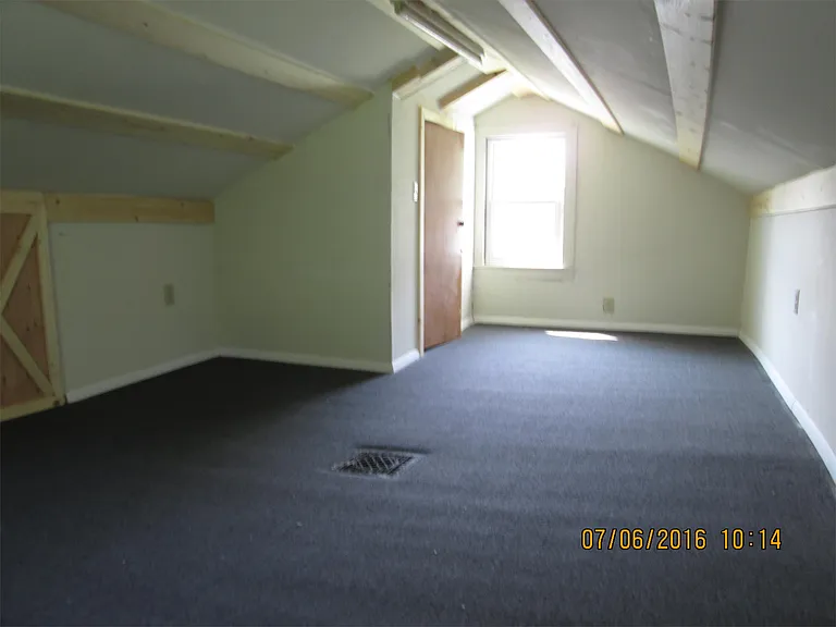 209 Park Dr — Photo 3