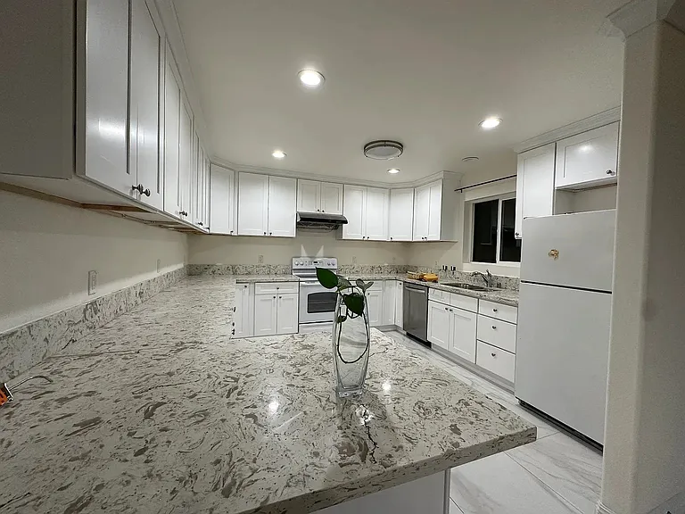 15634 N Hudson Ave — Photo 4