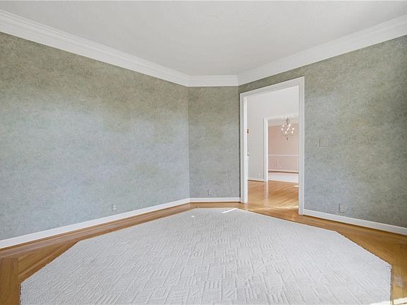 4th image of 5 Beaver Castle Ct