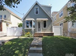 8455 259th St, Floral Park, NY 11001