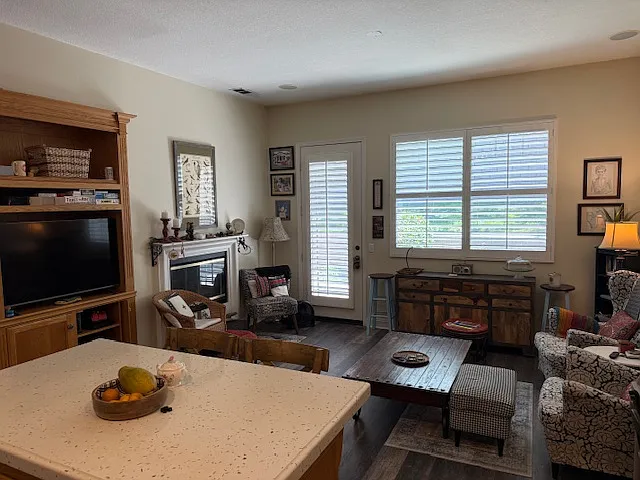 1540 Rose Arbor Ln — Photo 10