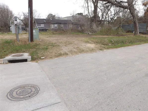 2202 W Little York Rd, Houston, TX 77091