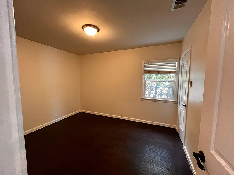 5921 Rowland Ave — Photo 11