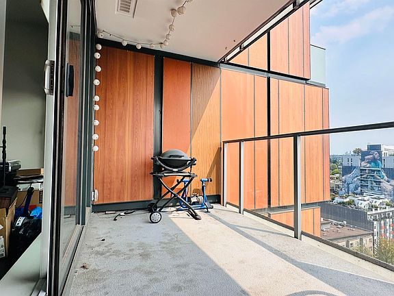 5th image of 285 E 10th Ave #1806