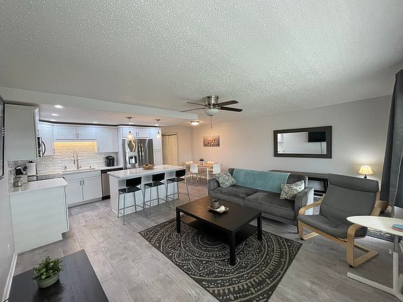 4th image of 334 Markham O #334