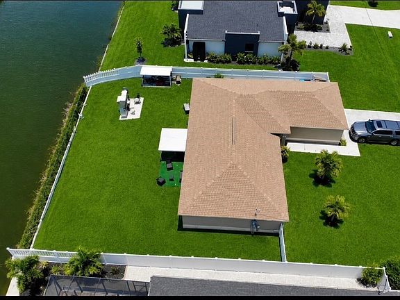 3rd image of 100 NW 13th Pl