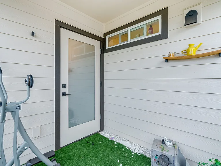 579 NW Adams Ave #1 — Photo 13