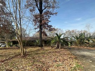 1135 S Alameda Dr, Baton Rouge, LA 70815