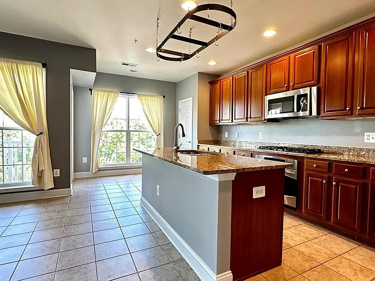 14888 Potomac Branch Dr — Photo 4