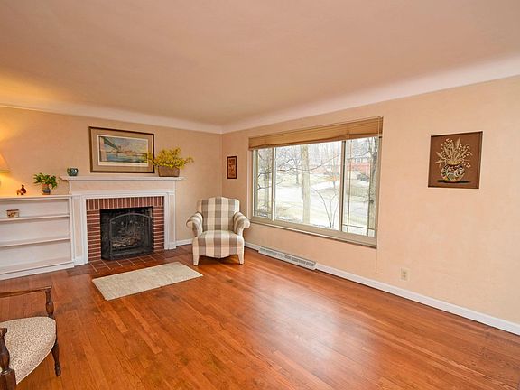 2nd image of 1592 Collinsdale Ave