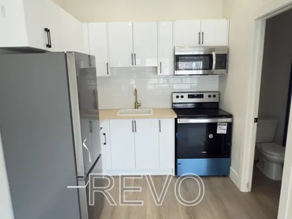 88 Church St #1, Saint Catharines, ON L2R 3C8