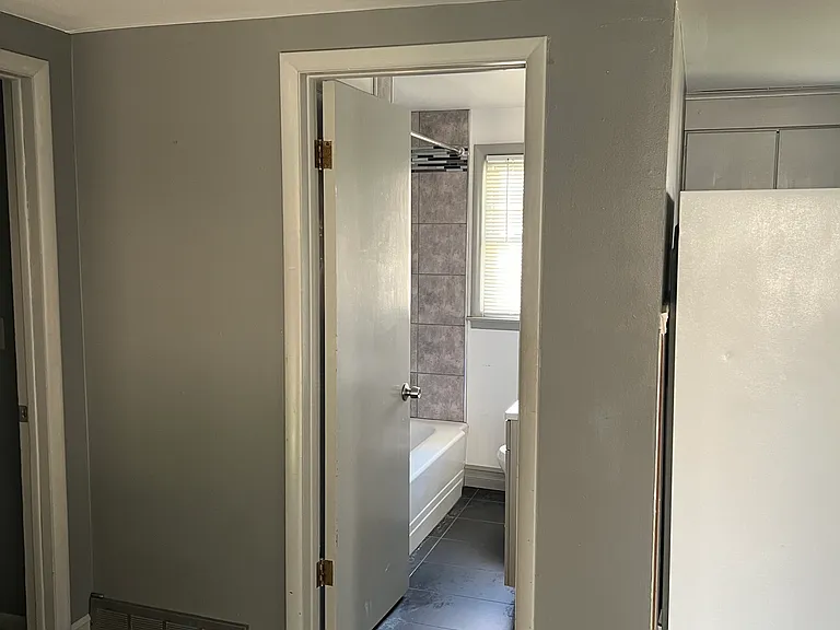 86 1/2 Fisher Rd #1/2 — Photo 4