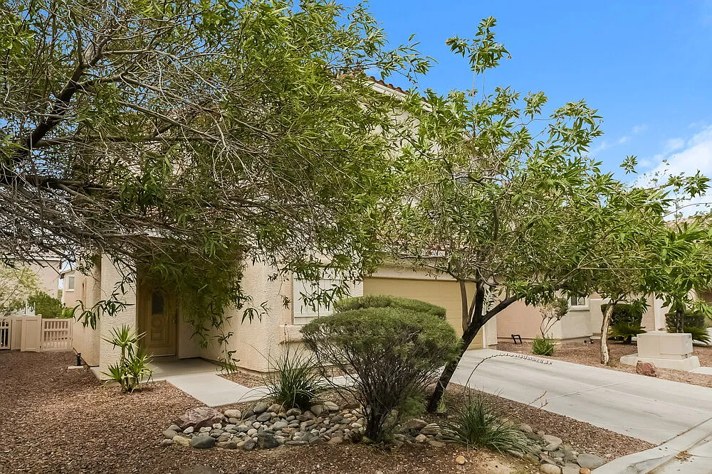 3 bed, 2.5 bath, 1907 sqft, $2,065 — Photo 4