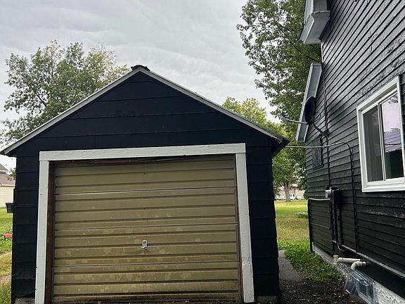 Detached 1 Stall Garage