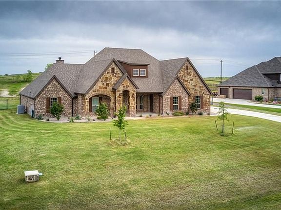 3rd image of 212 Bearclaw Cir