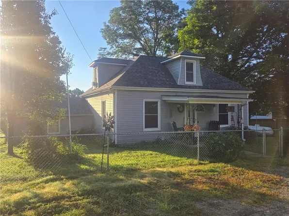 604 South St, Wellington, MO 64097