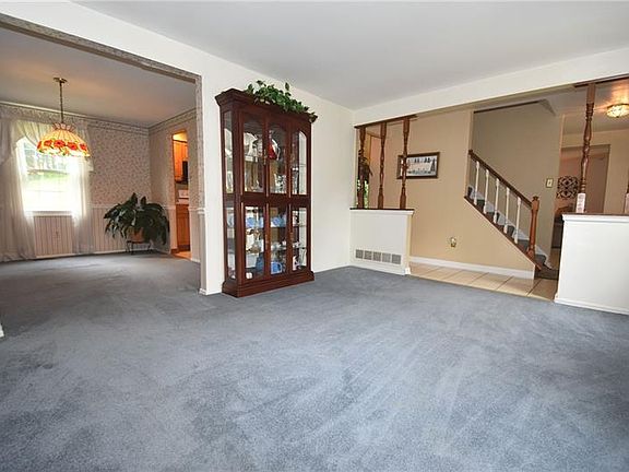 4th image of 1056 Willow Glen Dr