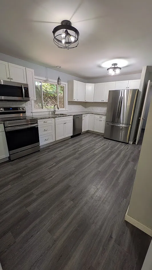 3 bed, 1.5 bath, 1297 sqft, $1,750 — Photo 1