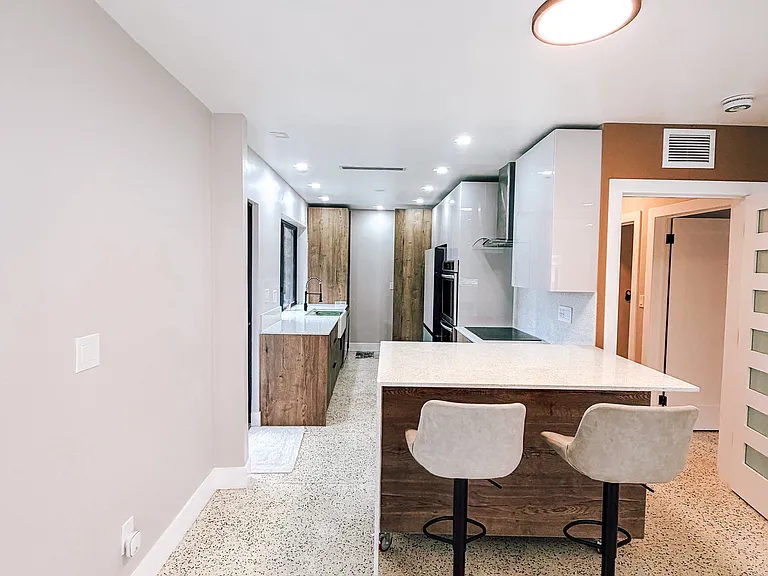 425 NE 103rd St — Photo 8