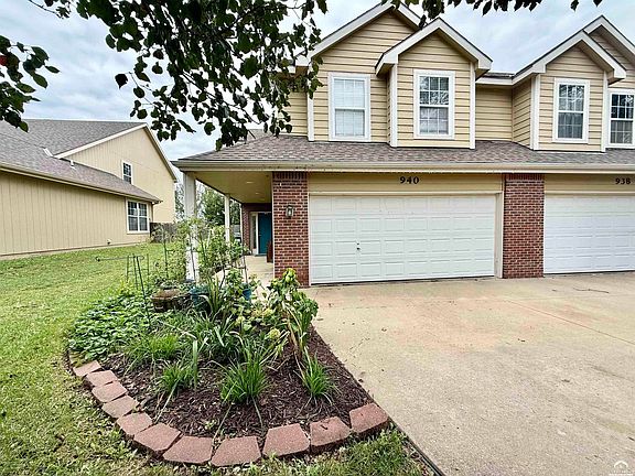 4th image of 940 N Field Stone Dr