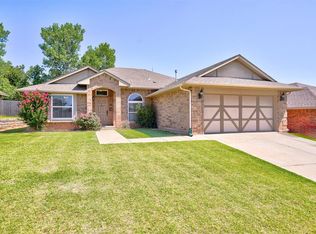 10709 Turtlewood Dr, Midwest City, OK 73130