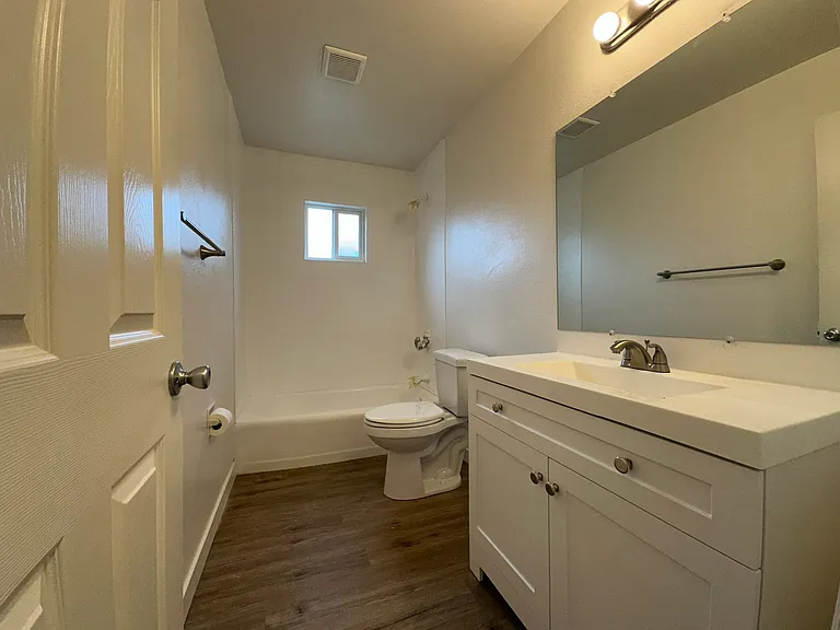 583 Johnston St — Photo 7