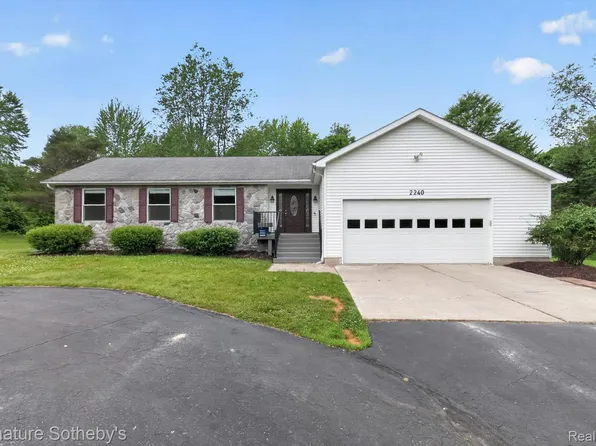 2240 Hidden Lake Trl, Ortonville, MI 48462