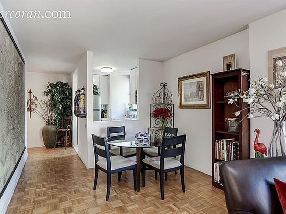 4th image of 255 E 49th St #23F