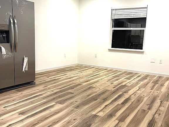 2nd image of 400 W Maple St #1