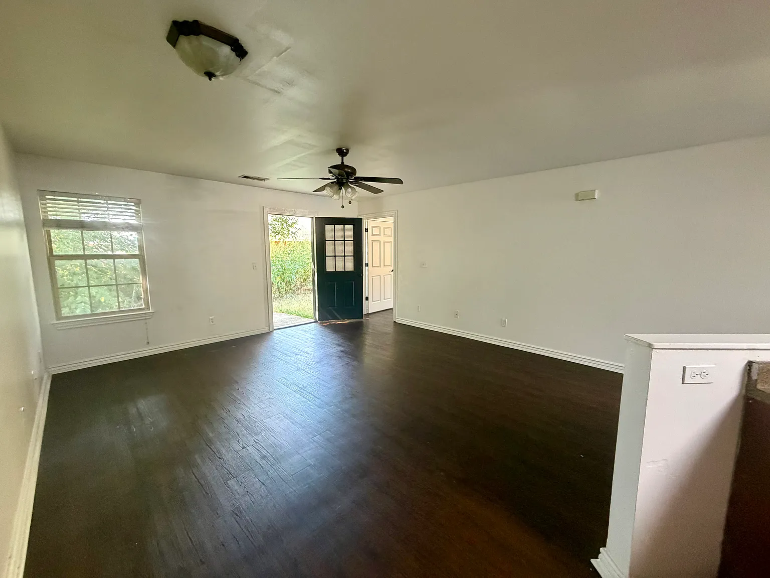 2 bed, 950 sqft, $1,300 — Photo 2